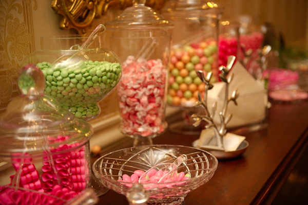 candy table photo by Dallas based wedding photographers Aves Photographic Design